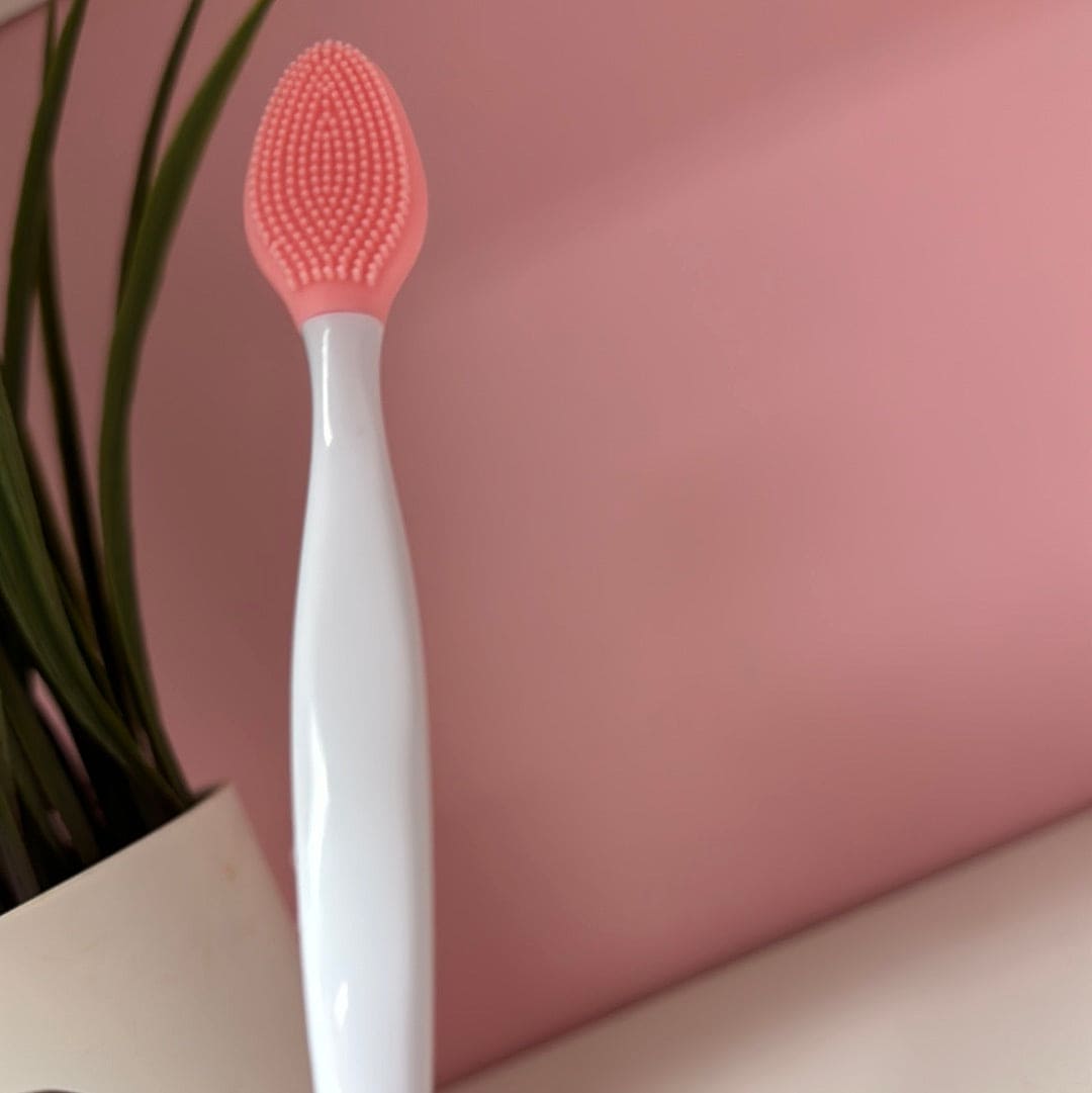 Jolie's Exfoliating Lip Brush