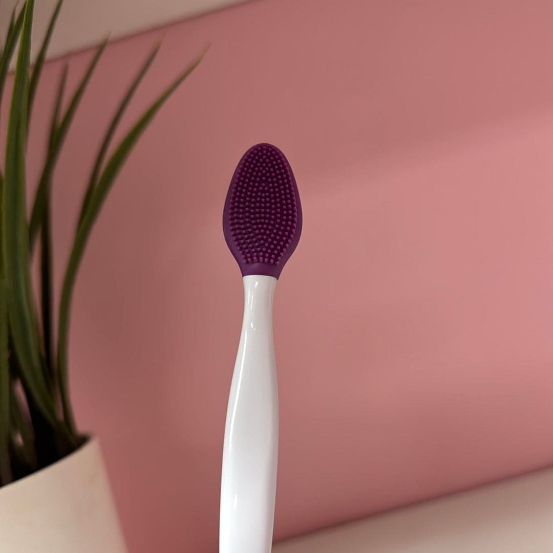 Jolie's Exfoliating Lip Brush