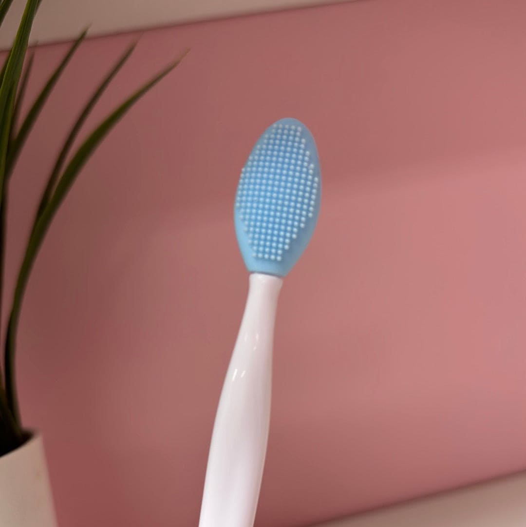 Jolie's Exfoliating Lip Brush