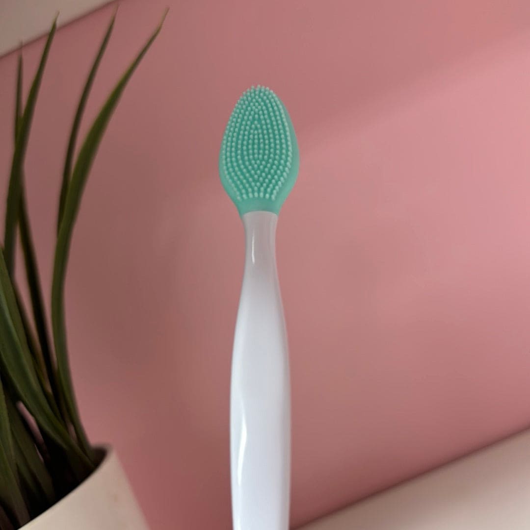 Jolie's Exfoliating Lip Brush
