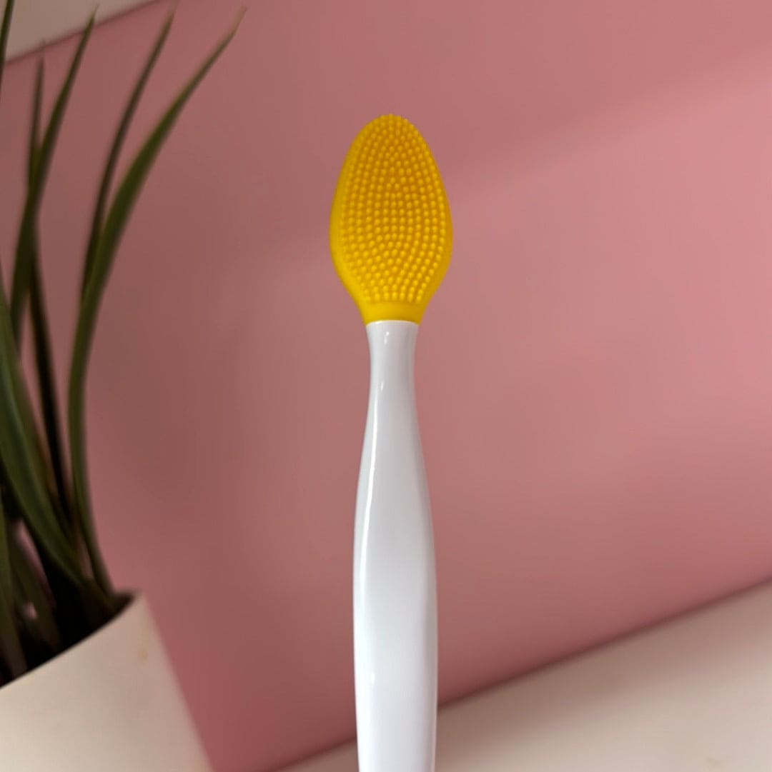 Jolie's Exfoliating Lip Brush