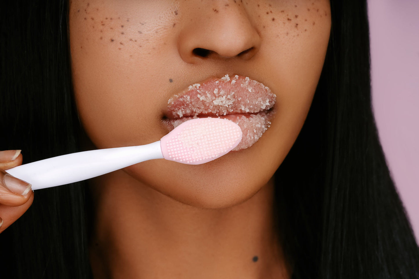 Jolie's Exfoliating Lip Brush