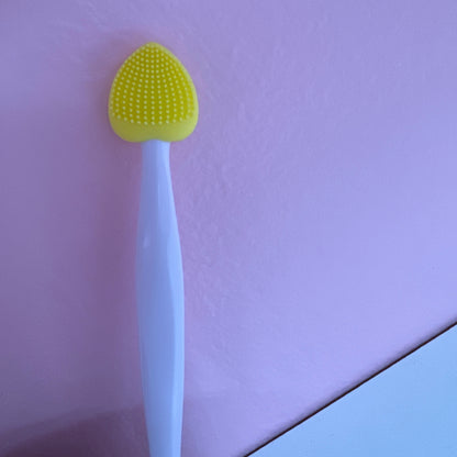 Jolie's Exfoliating Lip Brush
