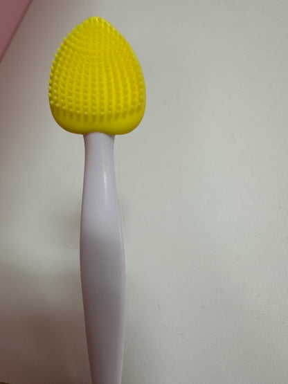 Jolie's Exfoliating Lip Brush